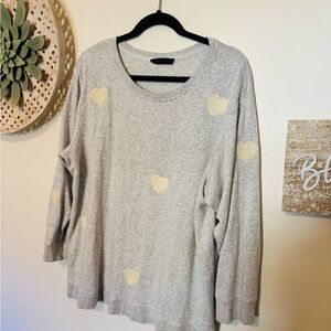 Cuddl Duds Light Gray Top with Cream Heart Accents